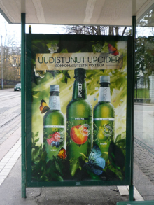 フィンランド暮らしの嫁日記-バス停の広告